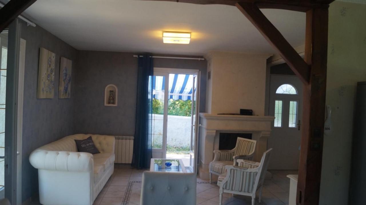 La Loumas Villa Charge Luaran gambar