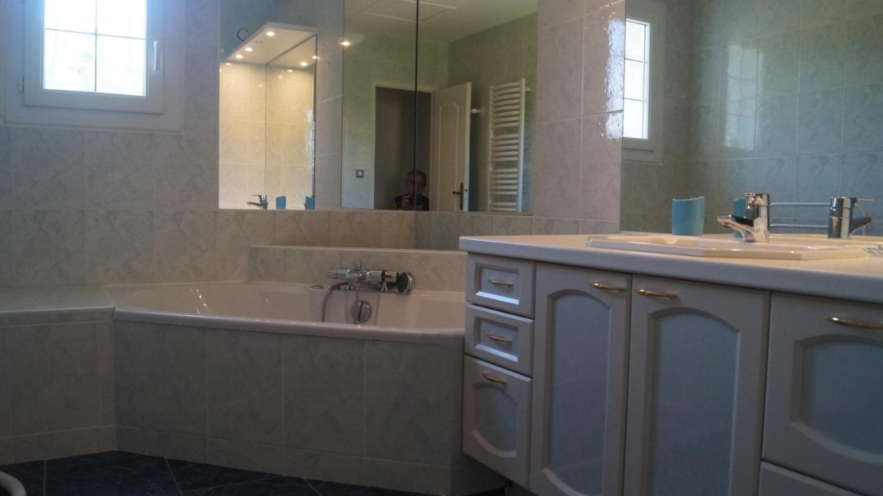 La Loumas Villa Charge Luaran gambar